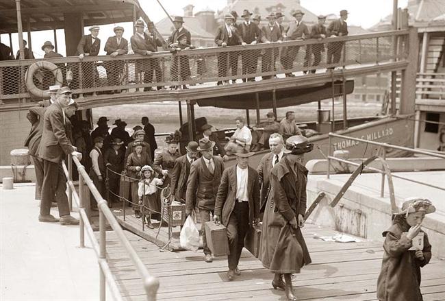 People arrive at Ellis Island in N.Y, which was the busiest inspection and registration station for immigrants to the Unites States in the early 1900s. Image courtesy: Schmoop.com