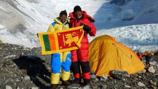 Jayanthi Kuru-utumpala and fellow mountaineer Johann Peiris. Image courtesy sbs.com.au 