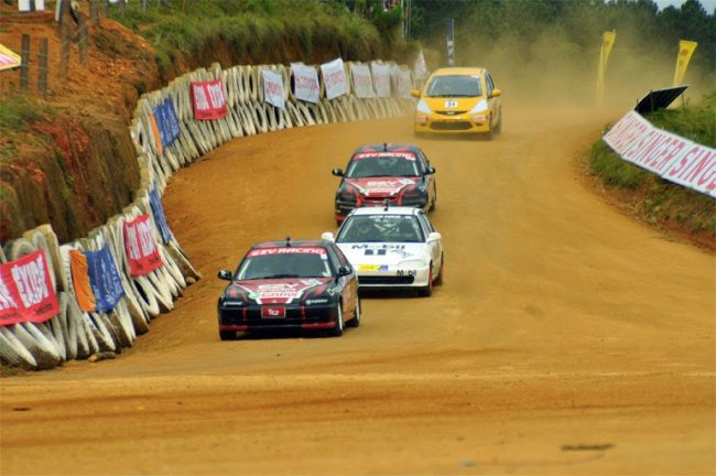 The Fox Hill Supercross held in Diyatalawa every April. Image credit: marvelloussrilankalk.blogspot.com