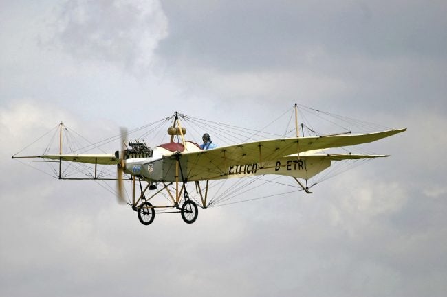  Franz Oster’s first attempts at flight were in an Etrich Taube monoplane rather like this one. The aircraft was given the name taube ‒ the German word for pigeon ‒ because of its dove-like appearance. Credits: Wikiwand.com